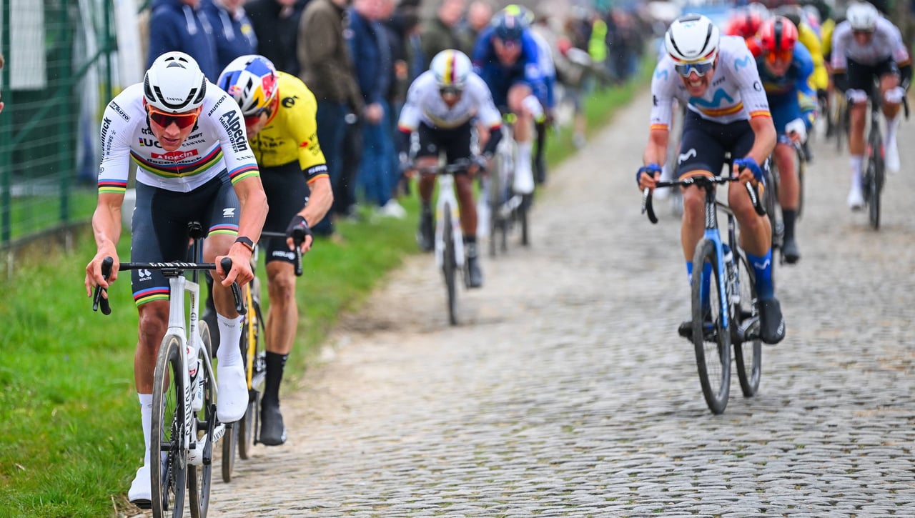 Exhibición, susto y protagonismo español en el primer duelo entre Van Aert y Van der Poel