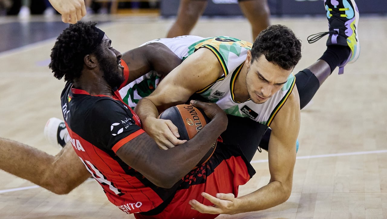 Firmó por un mes con el Covirán Granada por la lesión de un ex de Unicaja y el club quiere alargar su estancia