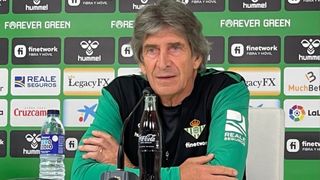 El entrenador del Betis, Manuel Pellegrini, echa cuentas y apela al Benito Villamarín