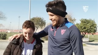 Un Ocampos sin palabras y su bonito gesto a la vencedora de la lucha contra el cáncer Blanca