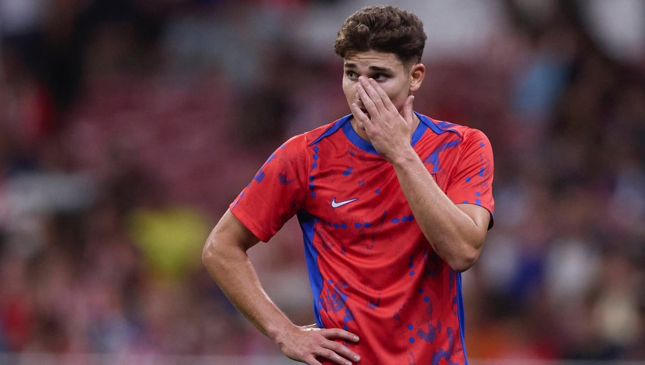 Julián Álvarez no termina de ver puerta con el Atlético