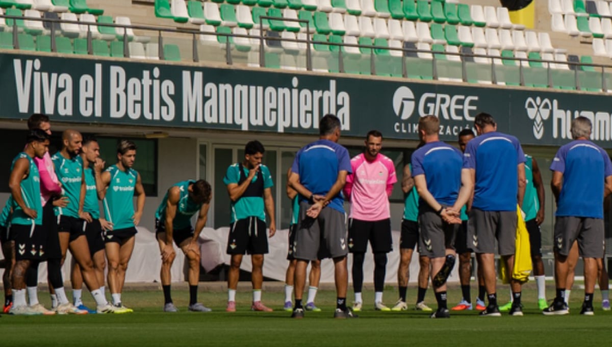 El último entrenamiento del Betis confirma lo esperado y sube a una perla juvenil