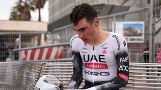 Juan Ayuso se queda solo