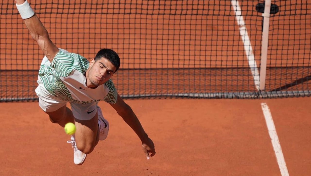 Carlos Alcaraz vs Shapovalov hoy: horario, canal y dónde ver en TV el partido de Roland Garros