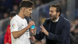 El problema de André Almeida rompe los planes de Baraja en el Valencia