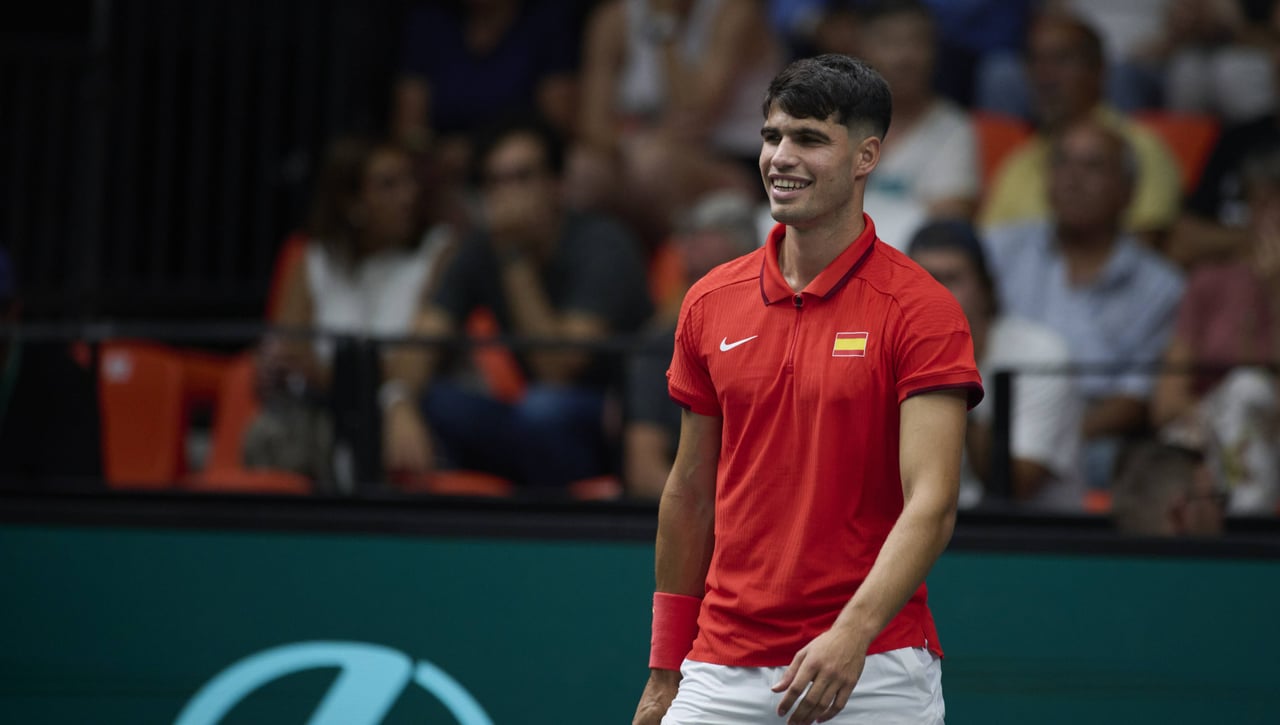 Carlos Alcaraz se da de baja antes de tiempo en la Copa Davis