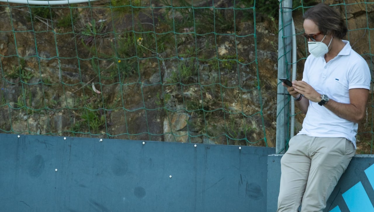 A convencer al 'hombre milagro' de que deje a Messi y vuelva para reflotar la nave