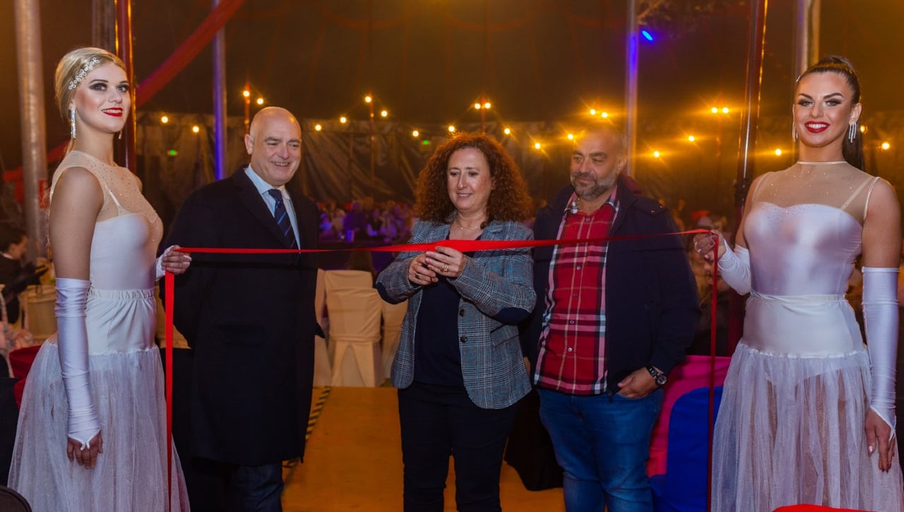 El Circo de la Navidad llena de ilusión y magia el Muelle de las Delicias