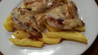 El bar de Sevilla que se ha hecho viral por sus enormes tapas