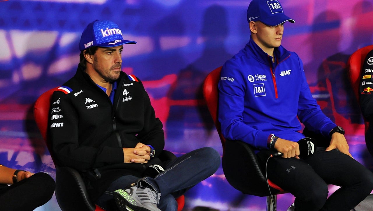 Da el paso definitivo y ya habla con Mercedes