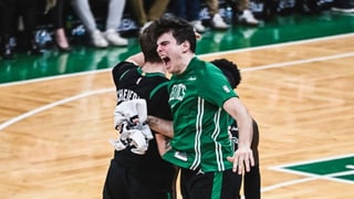 Hugo González, titular en los Celtics y KO ante Wembanyama