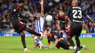 Real Sociedad 2-1 Sevilla FC: Polémica, regalos y derrumbe de naipes colapsan el castillo de Almeyda 