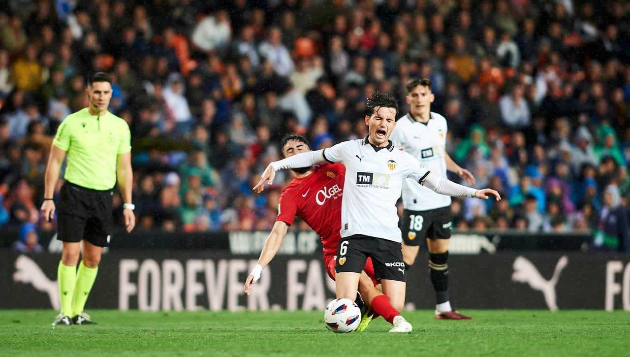 Carlos Corberán paraliza la salida de Hugo Guillamón