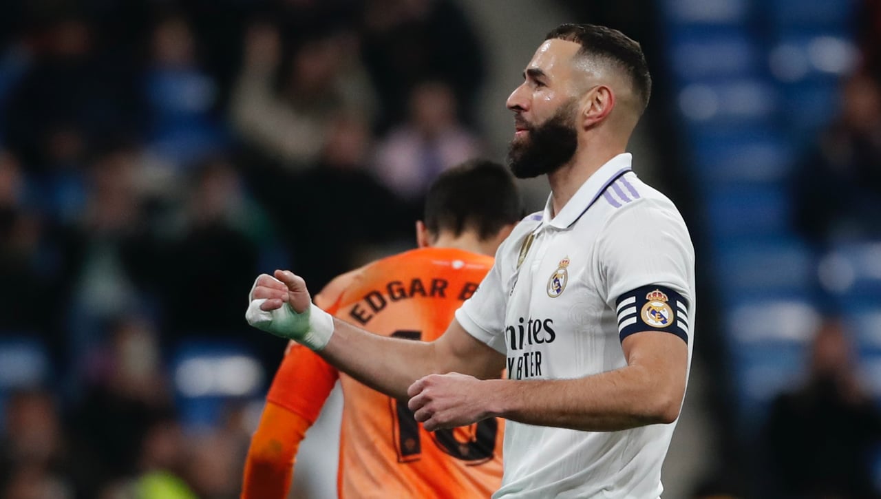 Benzema renueva su compromiso con el Madrid