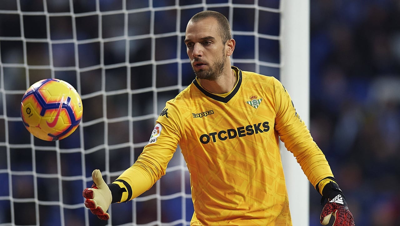 Pau López, en Sevilla para ser el quinto fichaje del Betis