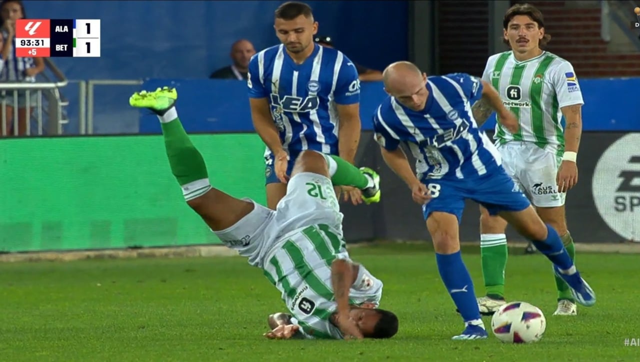 Lo que dice el acta arbitral de Hernández Hernández de la expulsión de Willian José