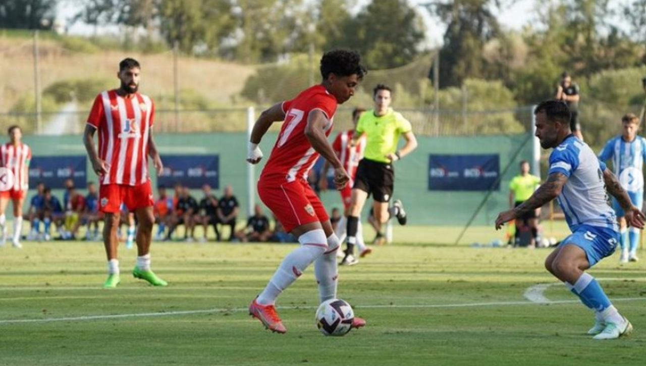 La perla del Almería, en duda sobre a qué selección representar