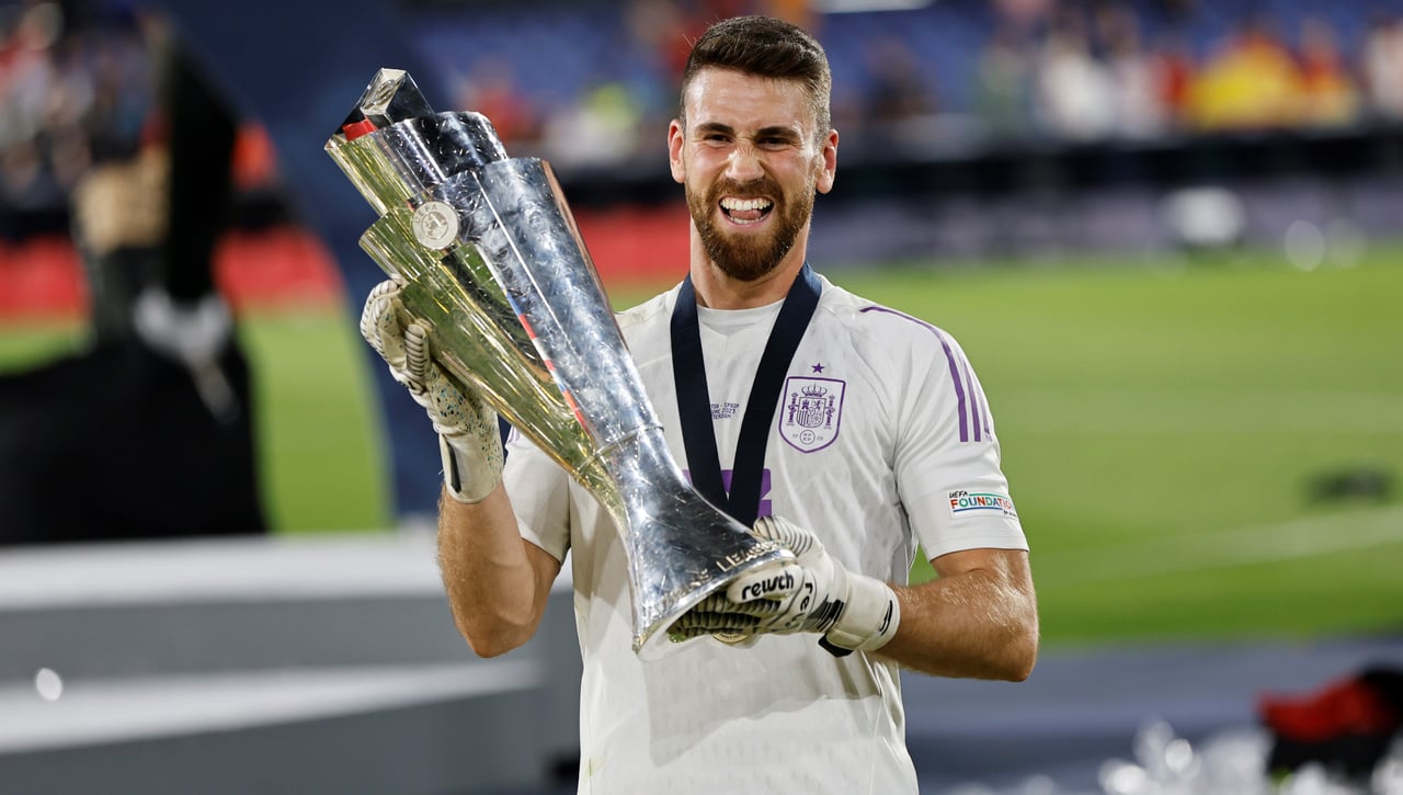 Primeros contactos por Unai Simón desde Arabia Saudí