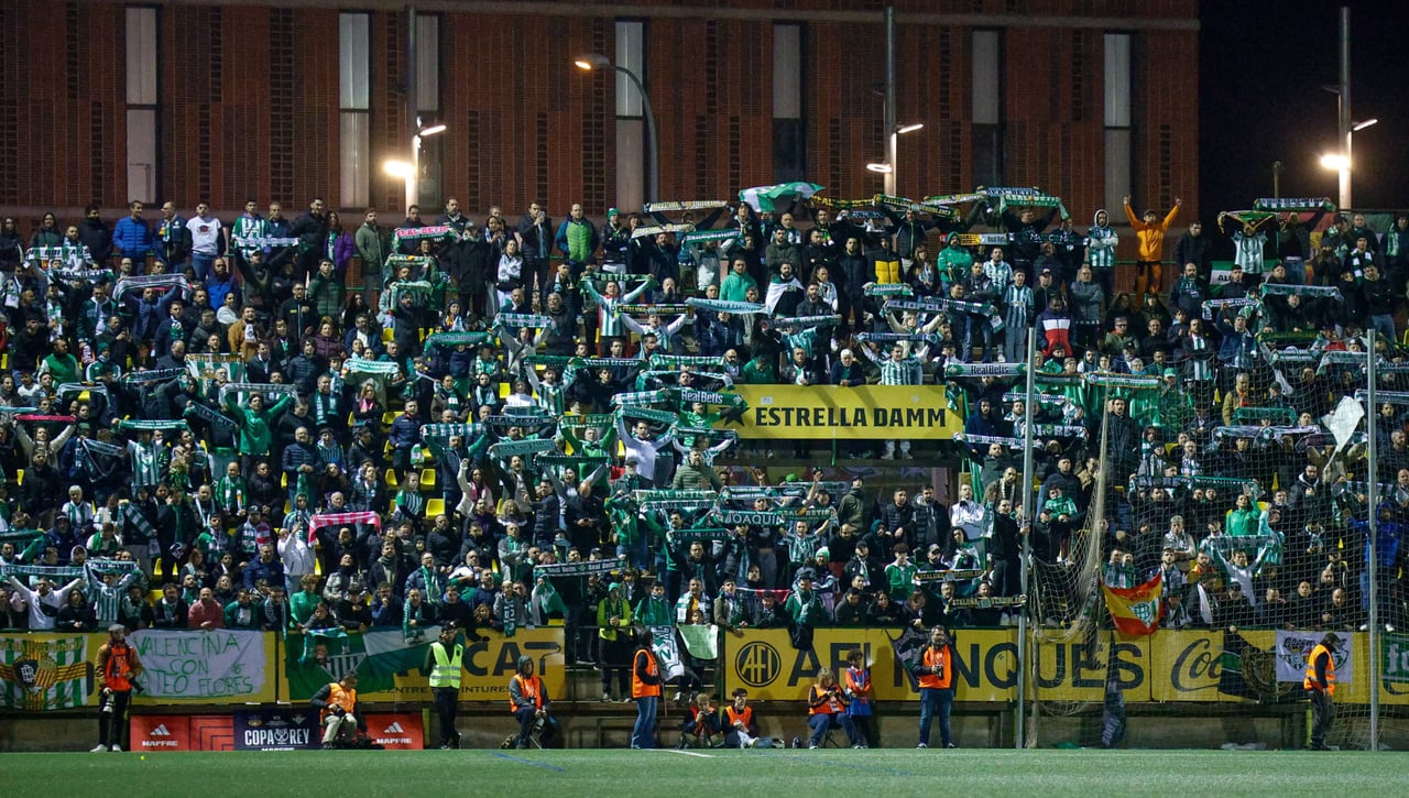 Indulto, comunión y honor: la 'marea verde' no defrauda en el Narcís Sala