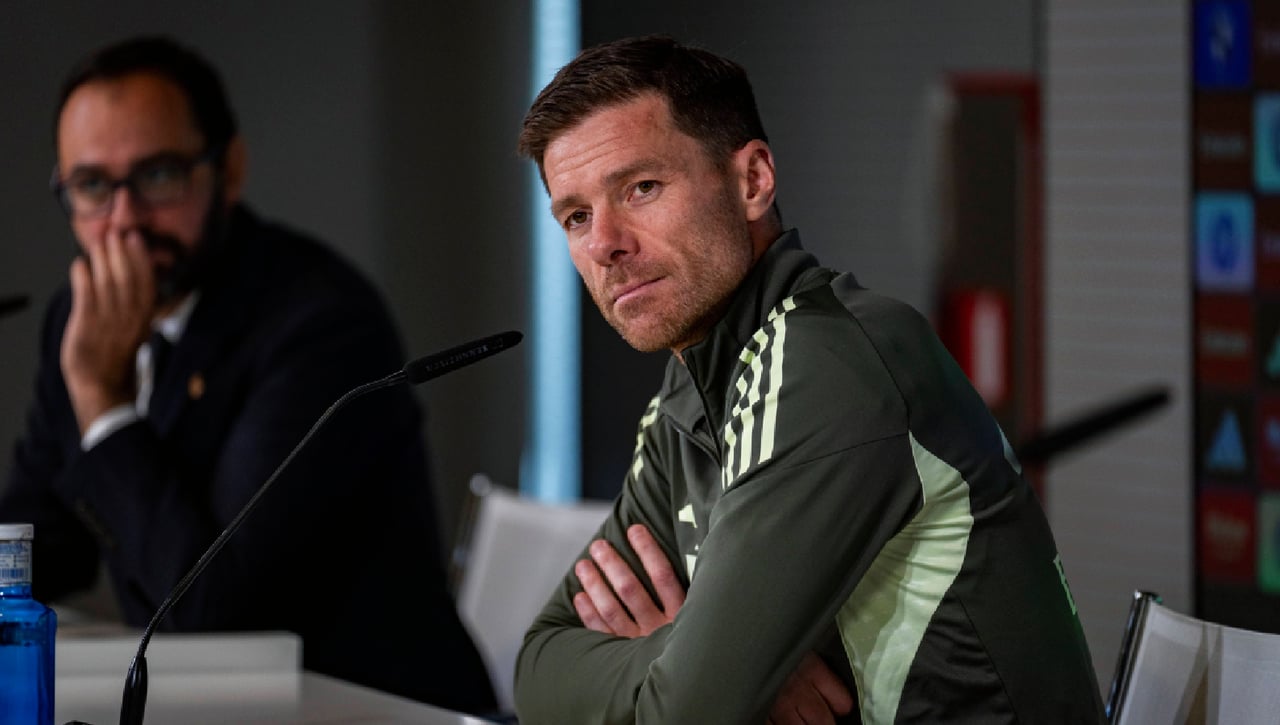 El vestuario duda de Xabi Alonso