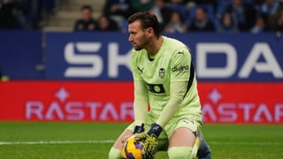 Invicto Dimitrievski: talismán para el Valencia y aviso para sus pretendientes