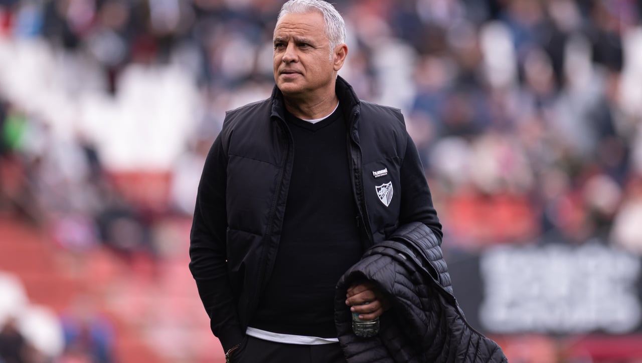 Sergio Pellicer apela a la unión pese al malestar de una afición malaguista que pide su destitución