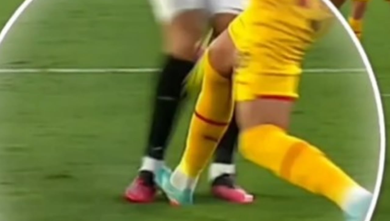 La polémica jugada del Sevilla - Girona: "Es penalti a Ocampos, esto hace mucho daño a los árbitros"