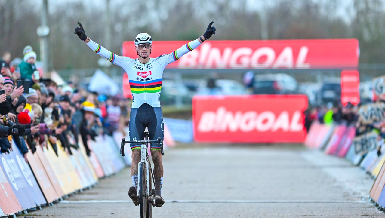 Van der Poel arranca la temporada con una aplastante victoria en la Copa del Mundo