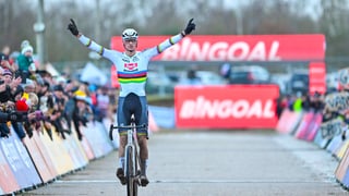 Van der Poel arranca la temporada con una aplastante victoria en la Copa del Mundo