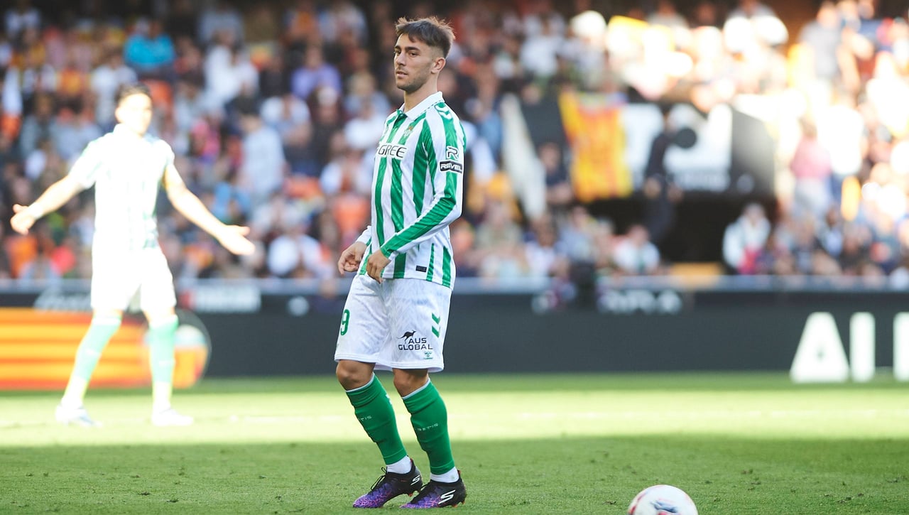 Iker Losada responde de forma tajante a su posible salida del Betis