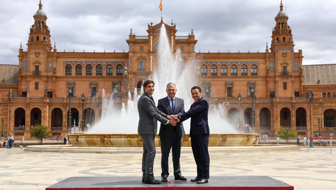 El alcalde de Sevilla une al Real Betis y el Sevilla FC a pocas horas de El Gran Derbi