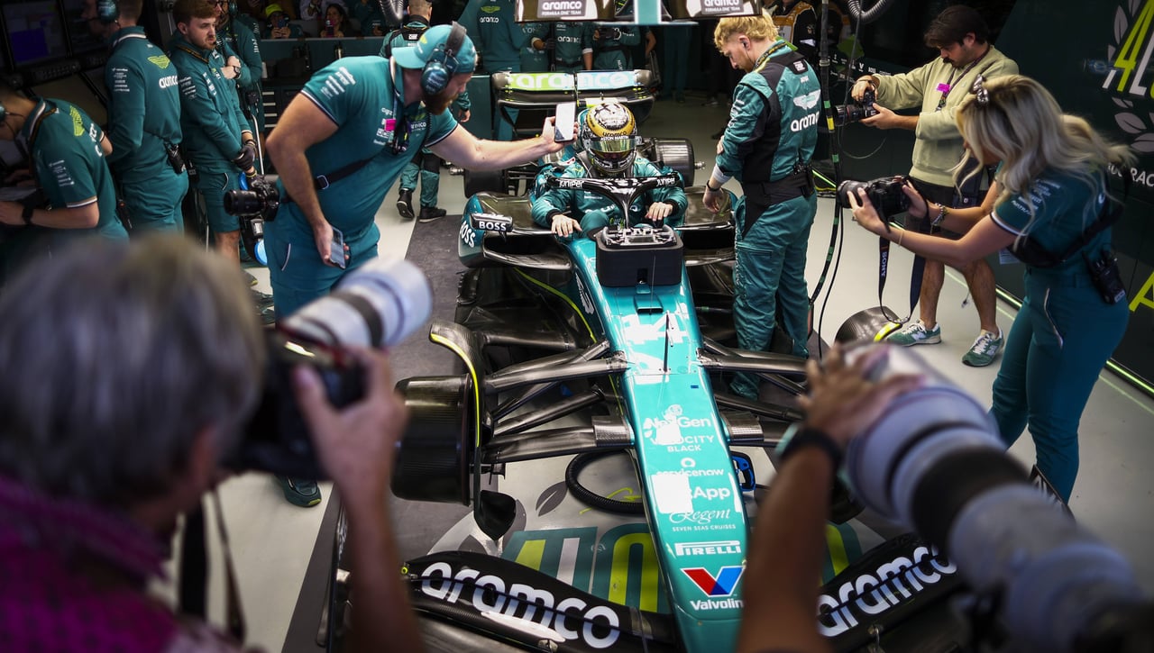 Aston Martin da marcha atrás con Fernando Alonso