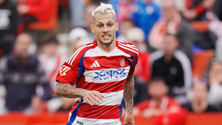 Zanja el fichaje de Stoichkov