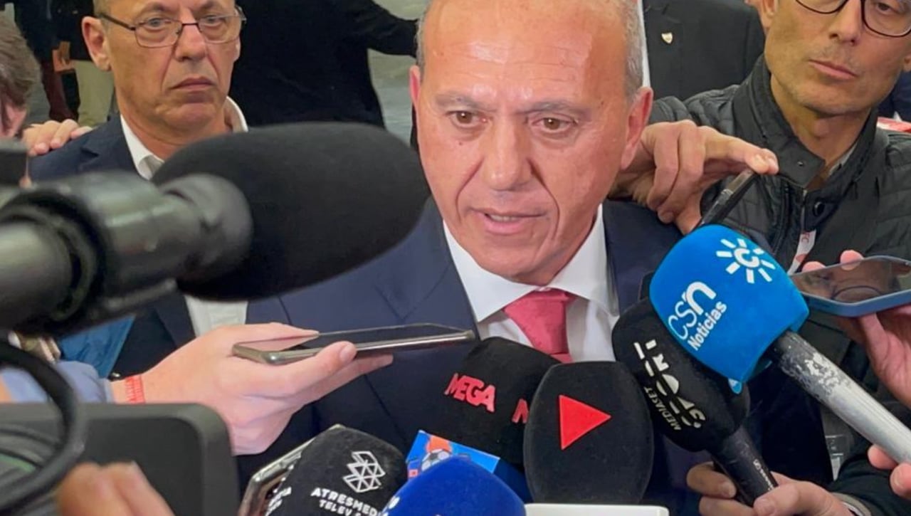 Del Nido sale reforzado de la junta del Sevilla: "Me voy a sentar en el trono de aquí a un rato"