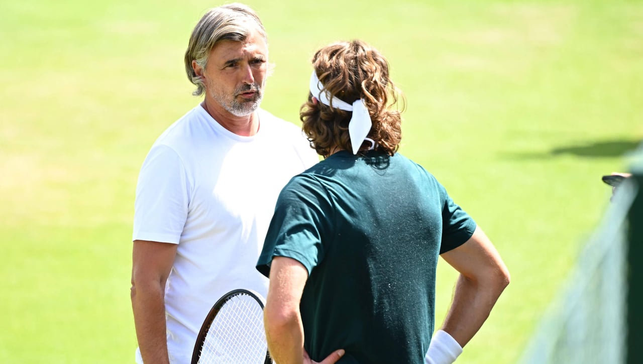 Tsitsipas recibe el palo más grande de su vida