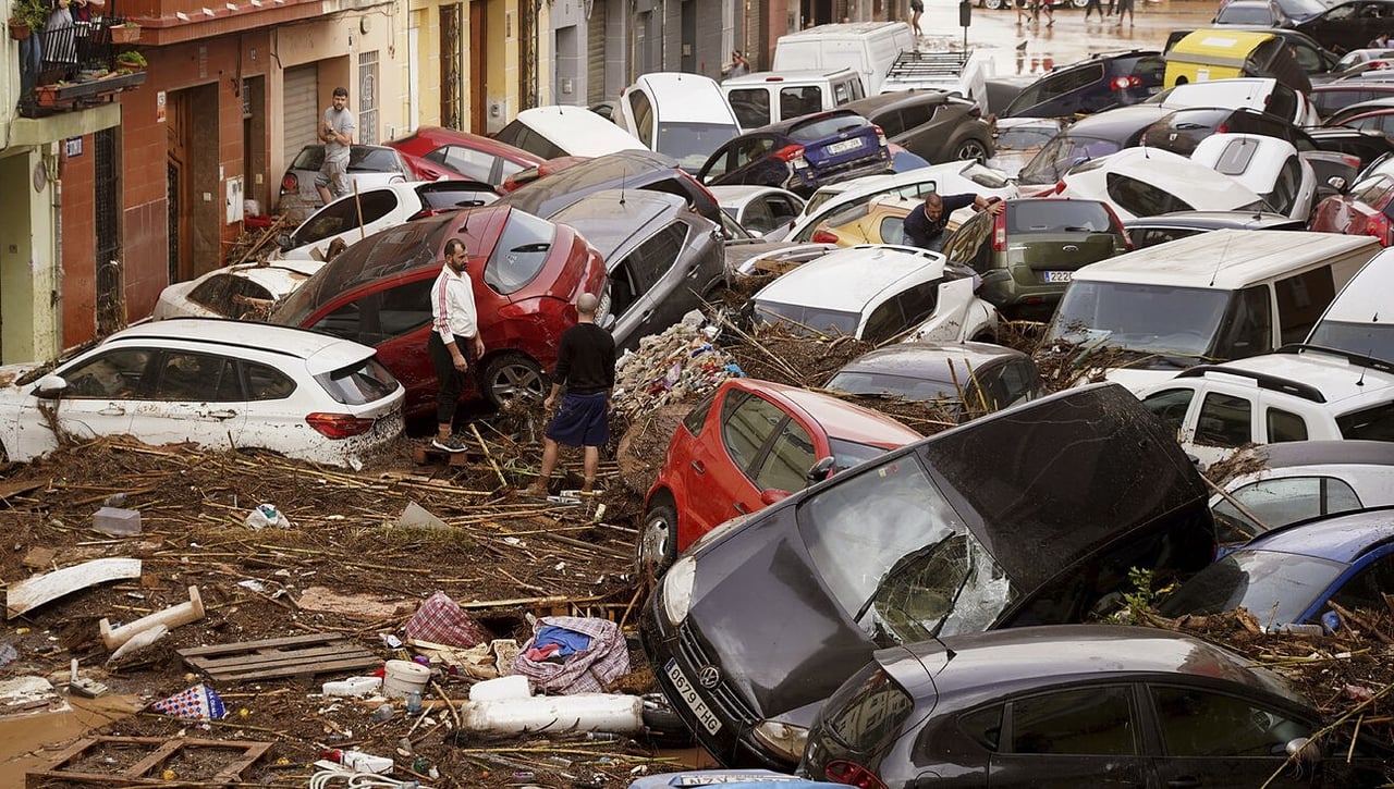 Vinicius, Sergio Ramos, Iniesta... los jugadores muestran su pesar por la tragedia causada por la DANA