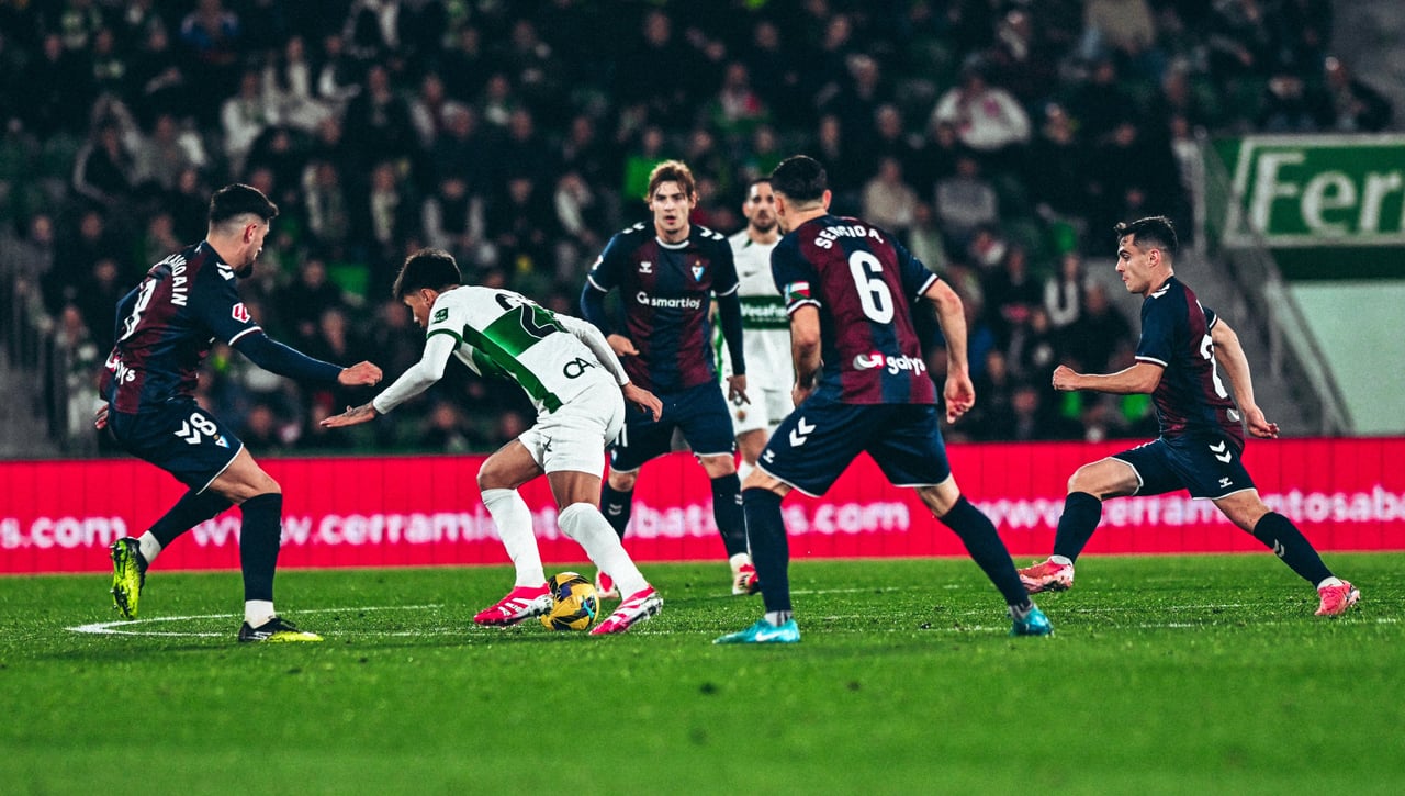 Elche 2-0 Eibar: Los ilicitanos dominan y duermen líderes