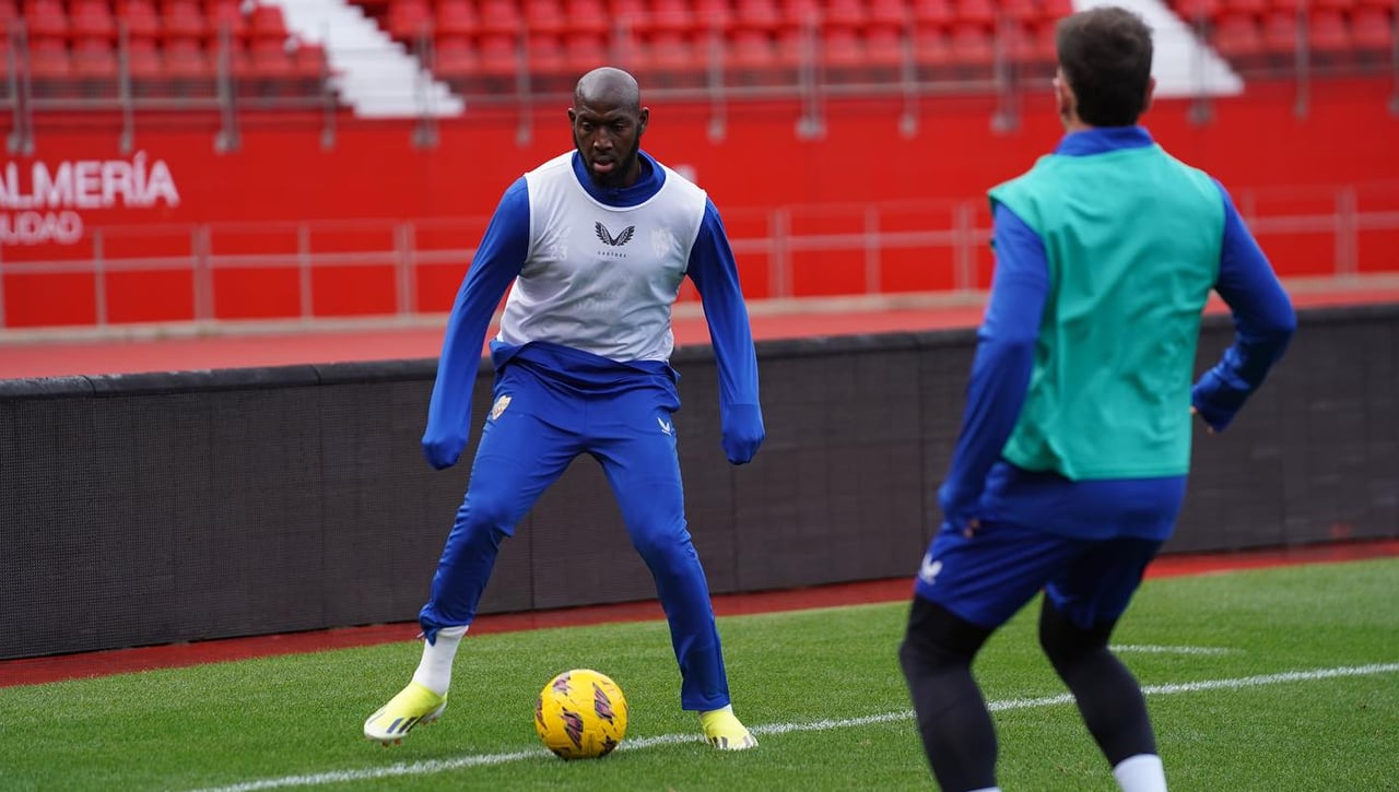 Koné no logra contener la emoción al relatar su pesadilla en Almería 