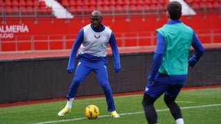 Koné no logra contener la emoción al relatar su pesadilla en Almería 