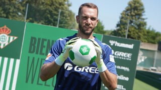 Pau López revela su rol en el Betis, confiesa que su mujer lloró y pone un objetivo claro