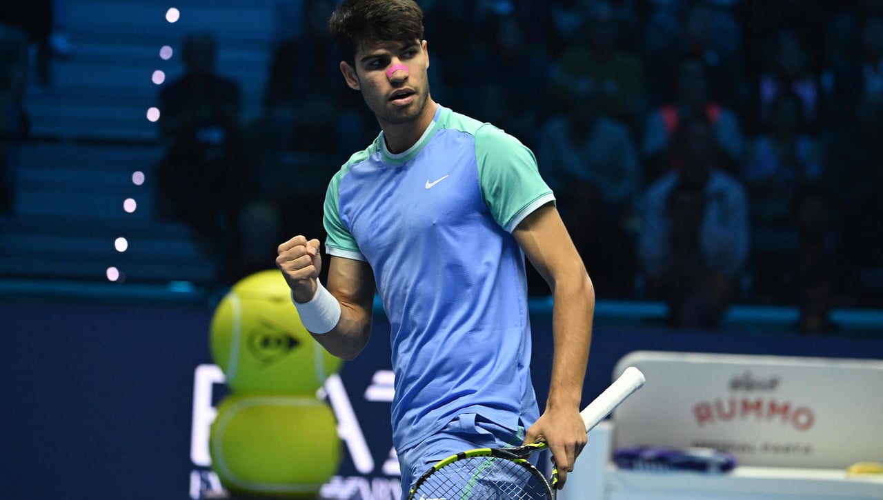 Alcaraz renace contra Rublev y sigue vivo en las ATP Finals