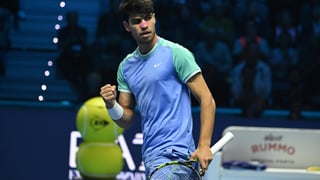 Alcaraz renace contra Rublev y sigue vivo en las ATP Finals
