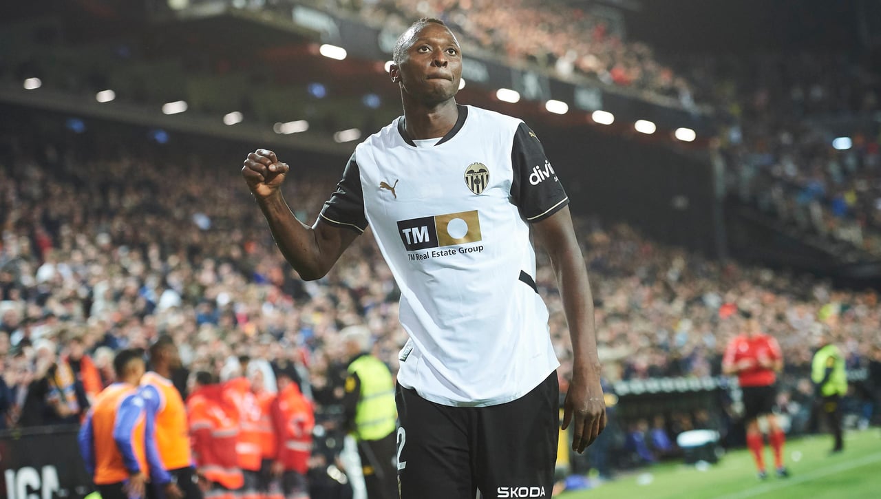 Umar Sadiq obliga a otro pago extra al Valencia