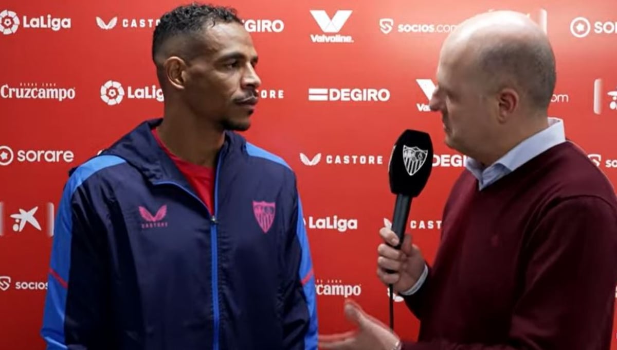 Fernando felicita a su "maradoniano" sucesor en la medular del Sevilla 