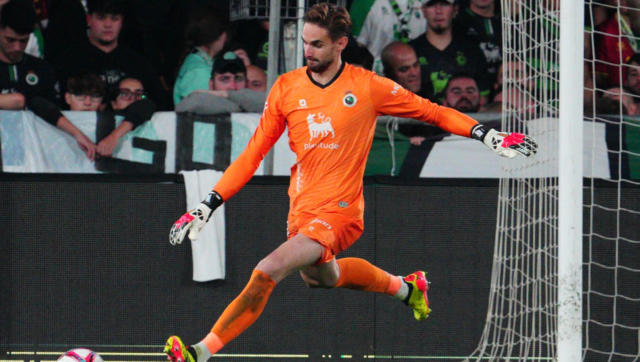 Resumen jornada 11 de Segunda división: El Cádiz se hunde y el Racing de Santander, más líder