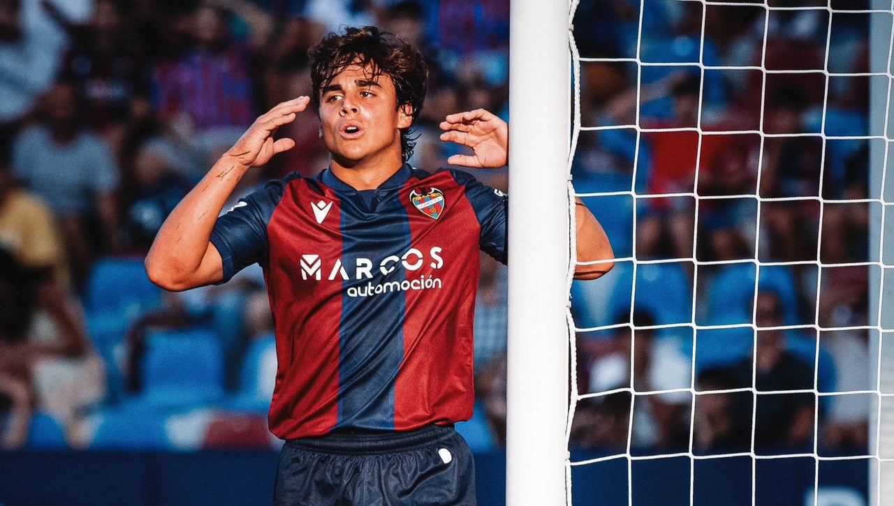 Carlos Álvarez, ex del Sevilla, desata pasiones