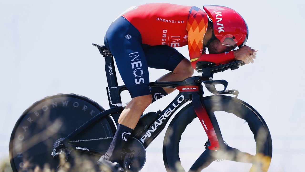 Castroviejo hace historia a contrarreloj