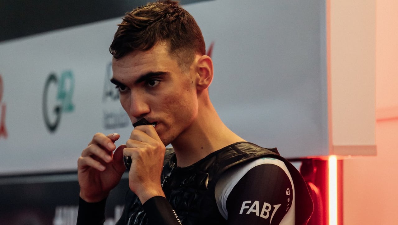 Juan Ayuso manda un mensaje contundente a los que han puesto chinchetas en La Vuelta