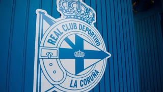 Escudo del Deportivo de La Coruña: historia, significado, heráldica y evolución del emblema de los deportivistas