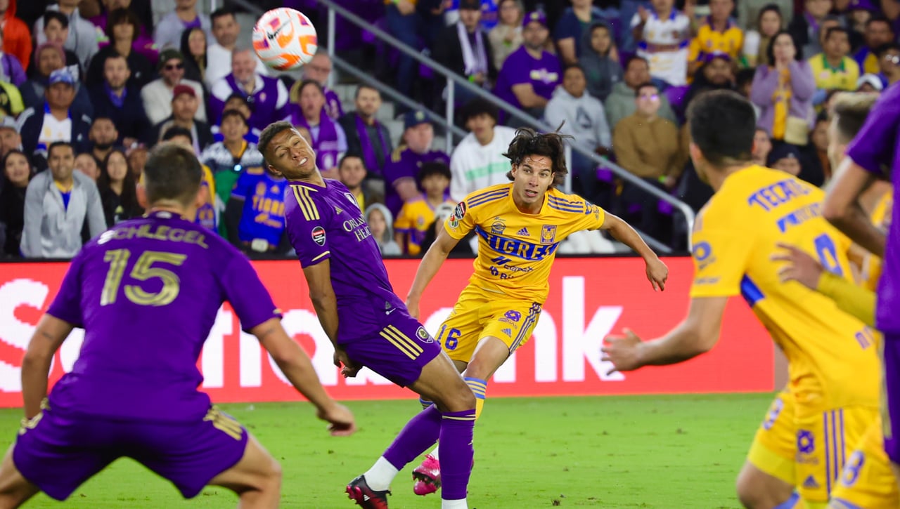 Un pésimo y doble reencuentro para Diego Lainez, que habló antes alto y claro